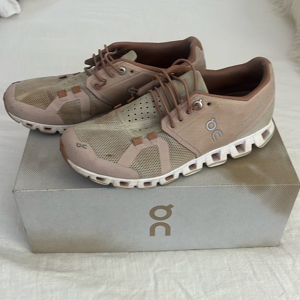 ON cloud womens pink size 6